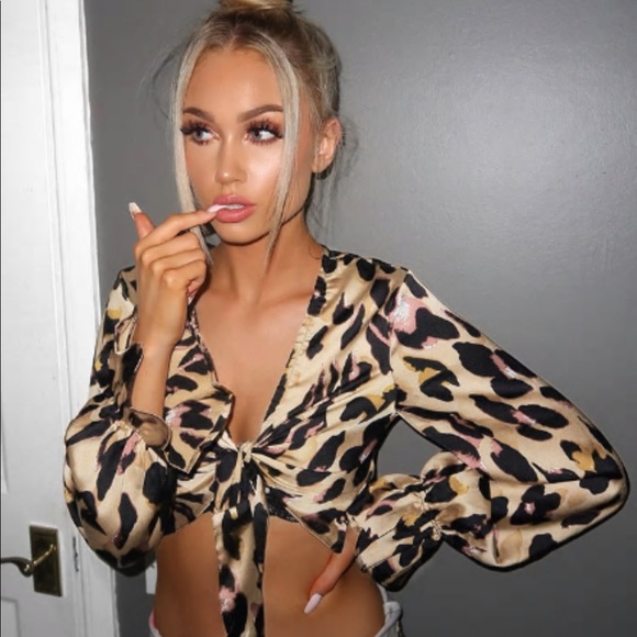 Leopard Front Tie Crop Top - Picture 6 of 8